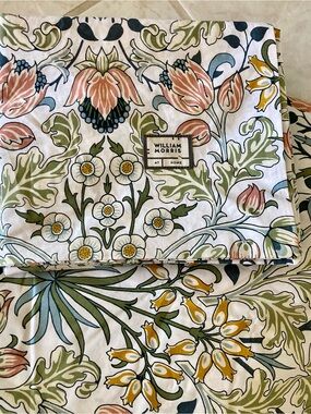 NWT William Morris King sized duvet cover-ONE matching sham- Hyacinth Meadow